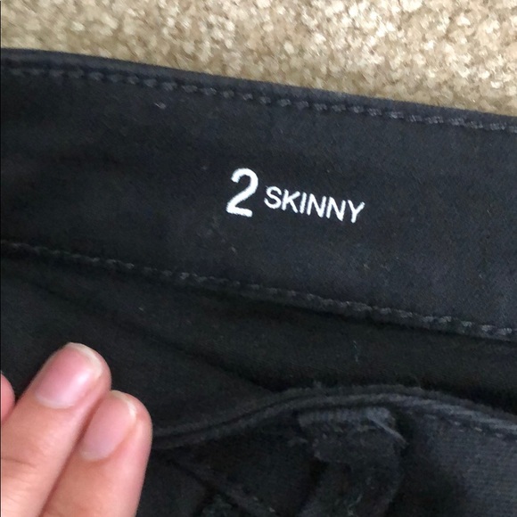 NWT a.n.a Black Mid-Rise Skinny Jeans. Like new - Picture 4 of 5